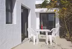 Villa Mirador Mojones outside table