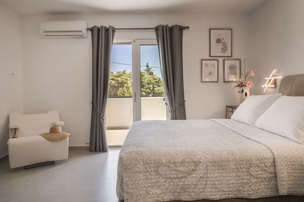 Ai Helis Summer House