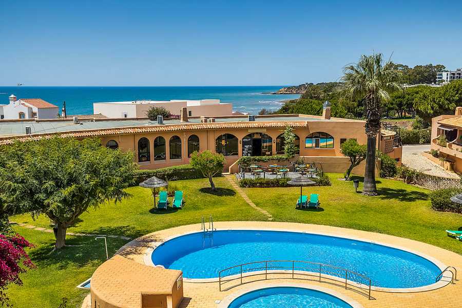 Clube Maria Luisa, Portugal