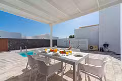 Ereza La Granja Outdoor Dining