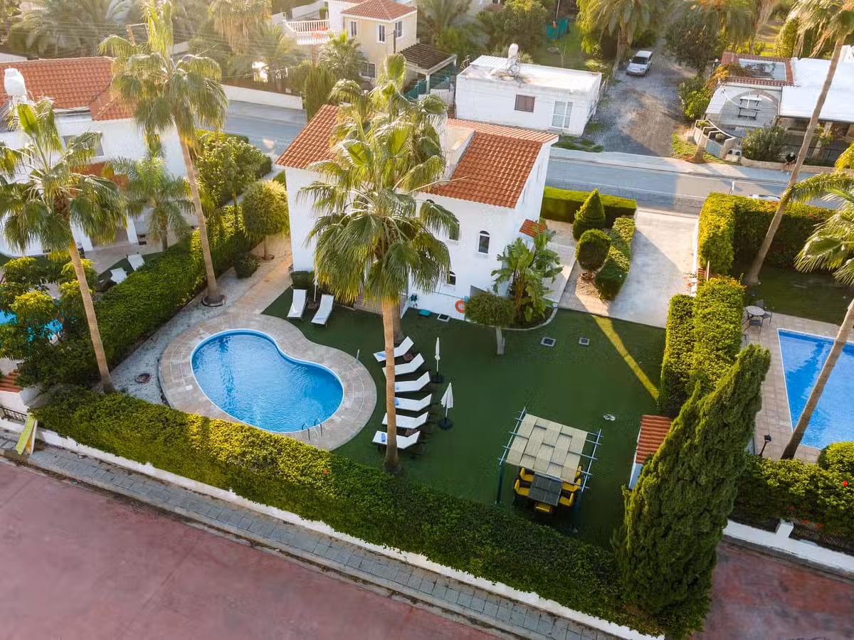 Villa Oasis Blue Outdoors