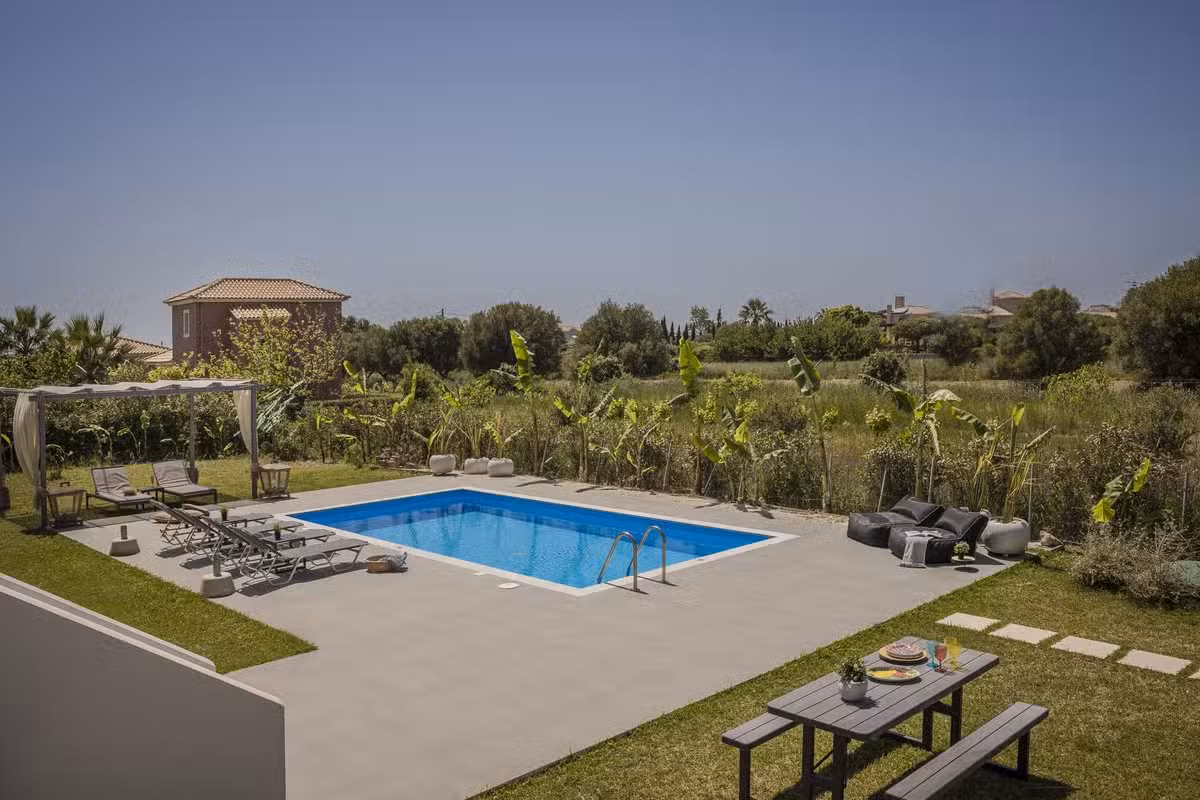 Ai Helis Summer House