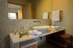 Villa Linatela Bathroom
