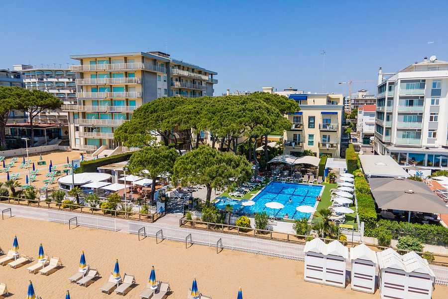 Excelsior Hotel, Italy