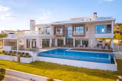 Villa Avyana