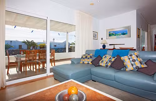 Captains Retreat lounge